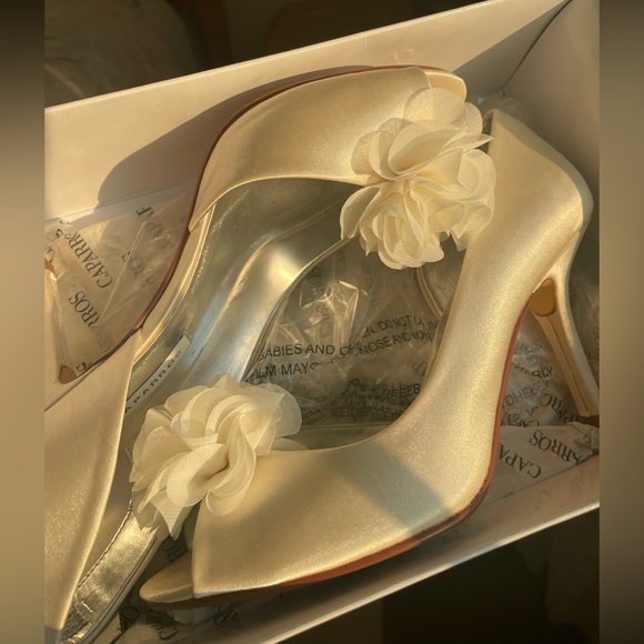 Caparros Ivory Satin Sarina Wedding shoes.  Women’s size 8.5 - Picture 12 of 12